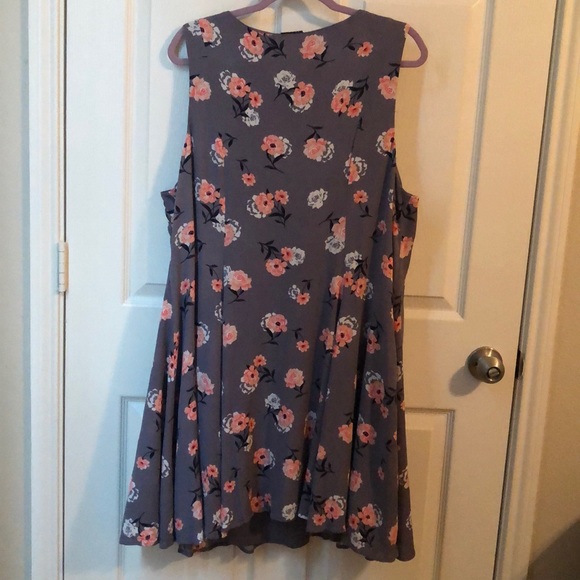 Torrid gray floral dress. - Picture 4 of 8